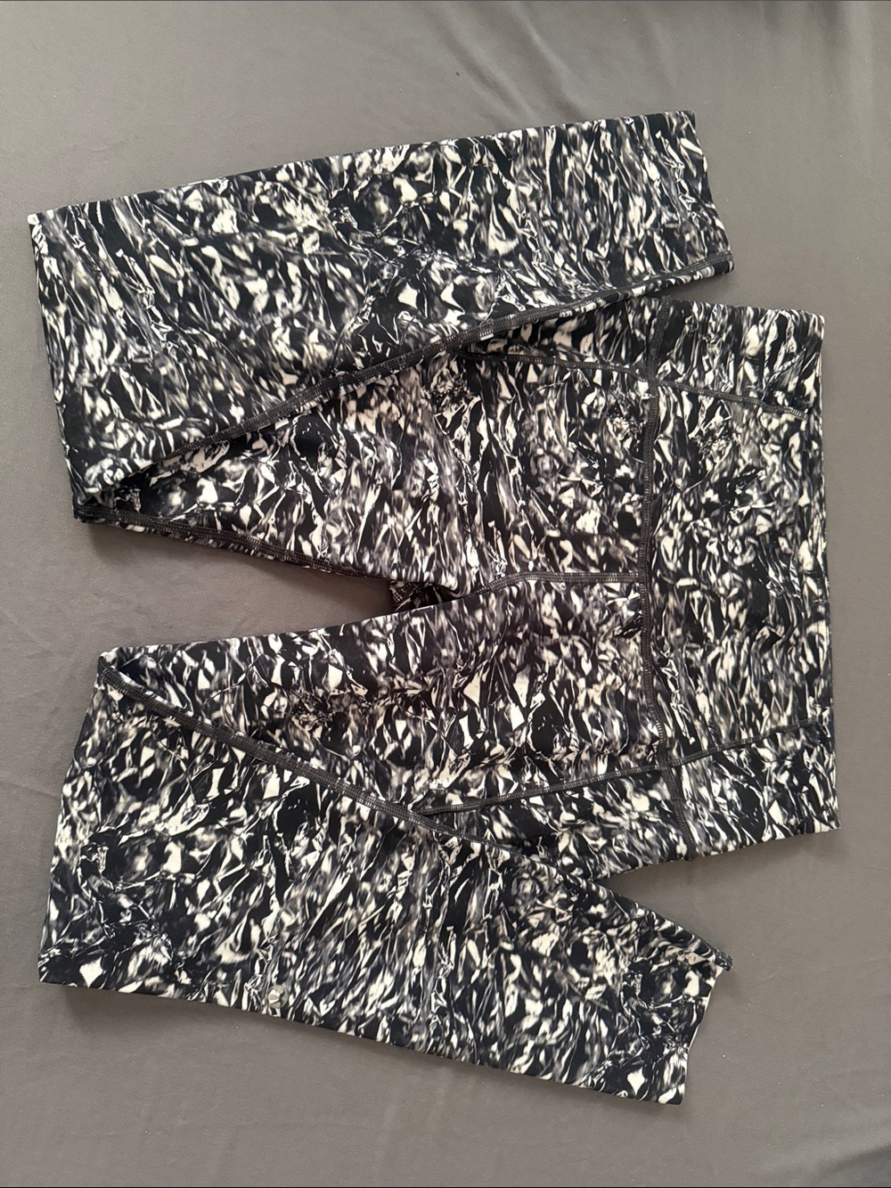 Lululemon Black & White Marble Print High-Waist Leggings size 6